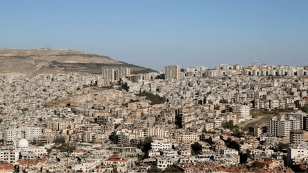 Ізраїль завдав авіаудару по центру Дамаска: 15 людей загинули - 285x160