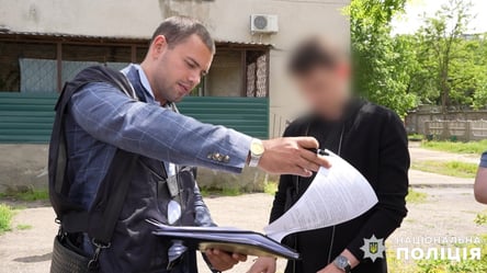 Закрытие дела за 1 000 долларов — в Одессе госслужащего разоблачили на взяточничестве - 285x160