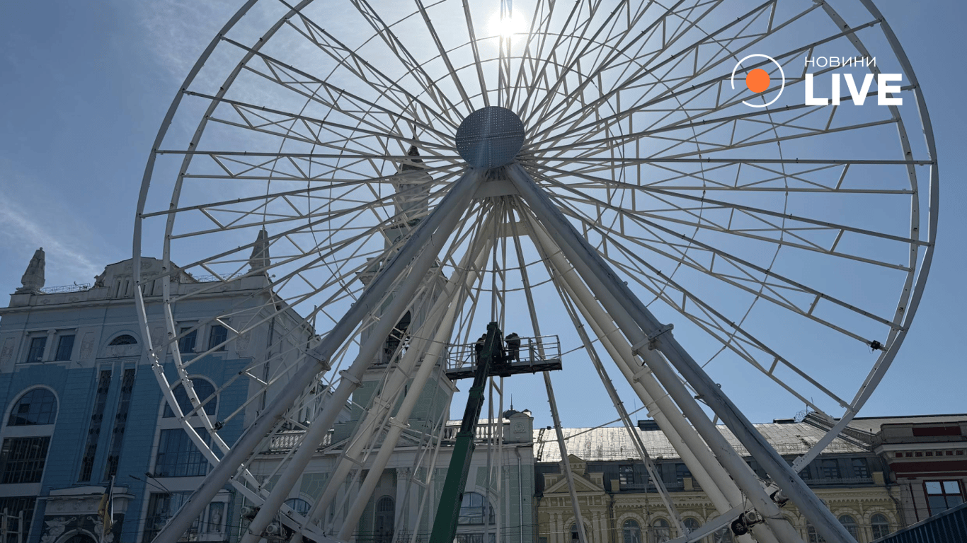 Демонтаж оглядового колеса на Контрактовій площі Києва