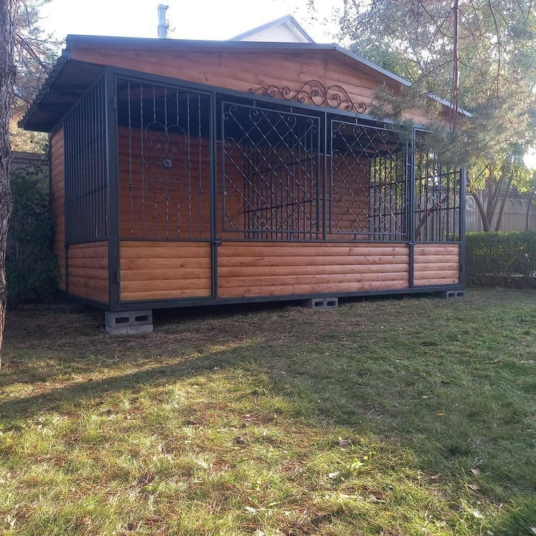Вольєр для собак, на який Друзь витратив 300 тисяч гривень