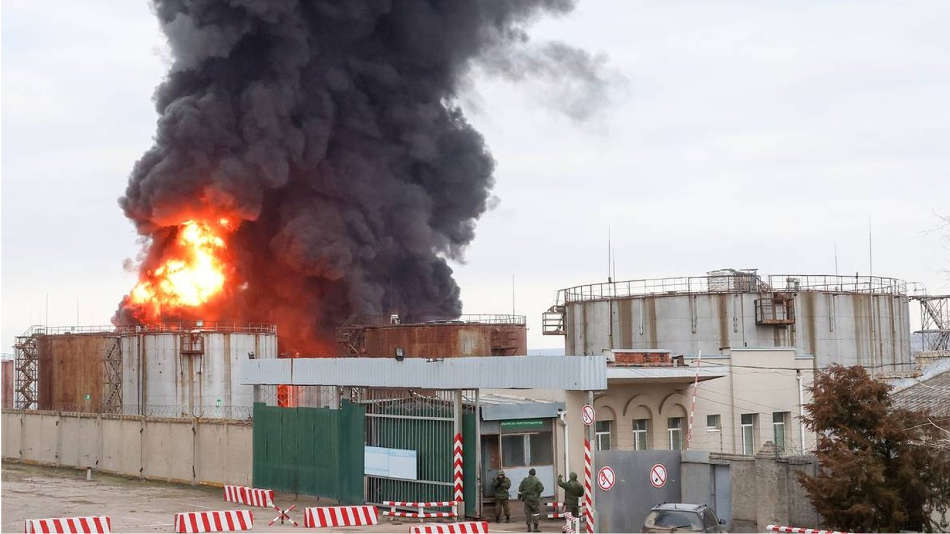 Что означает удар по нефтебазе в оккупированном Луганске