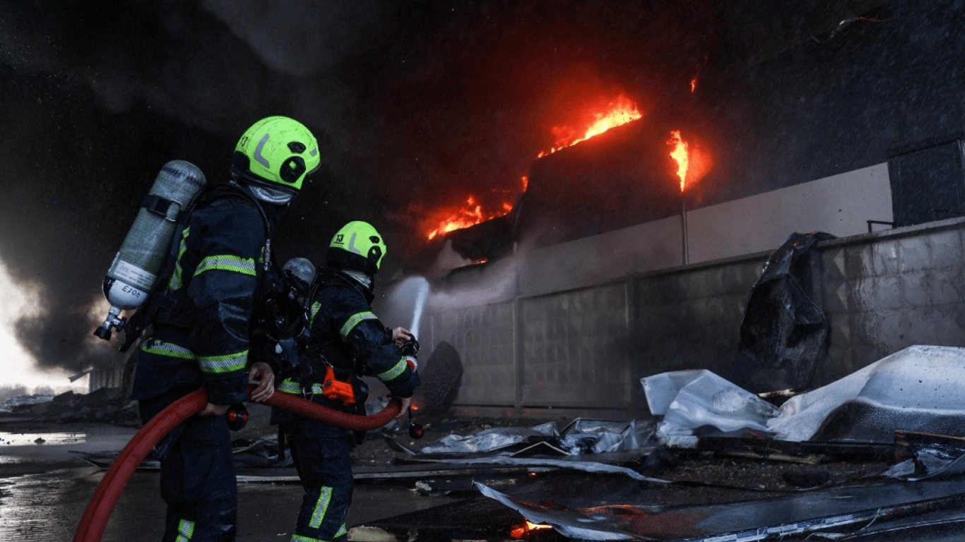 На Київщині через масштабну пожежу постраждав чоловік