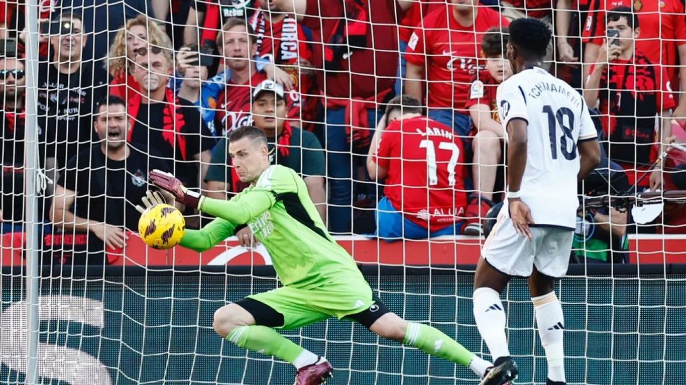 Андрей Лунин