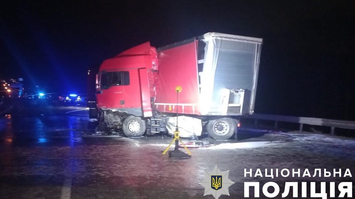 Поліція розповіла деталі масштабної потрійної ДТП на Львівщині