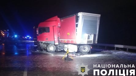 Поліція розповіла деталі масштабної потрійної ДТП на Львівщині - 285x160