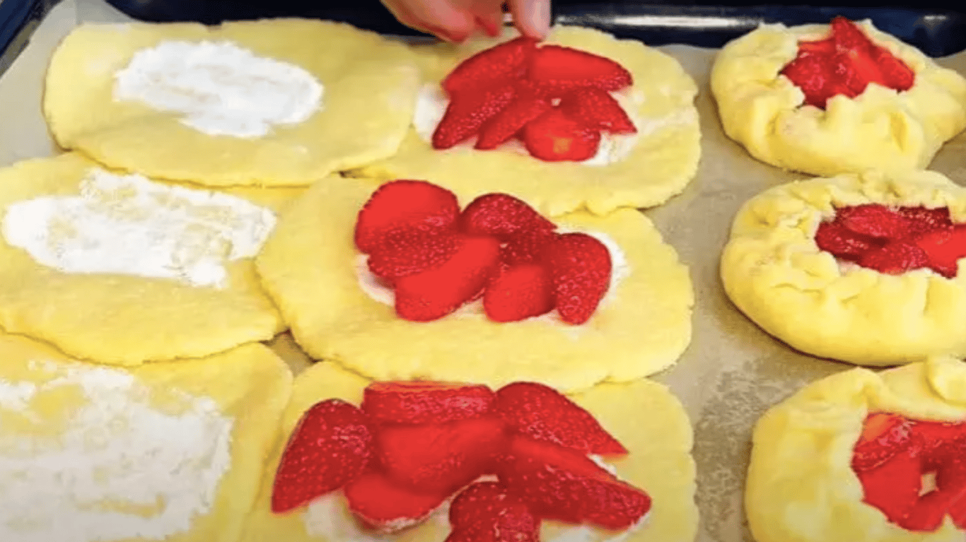 смачний десерт полуничний поцілунок