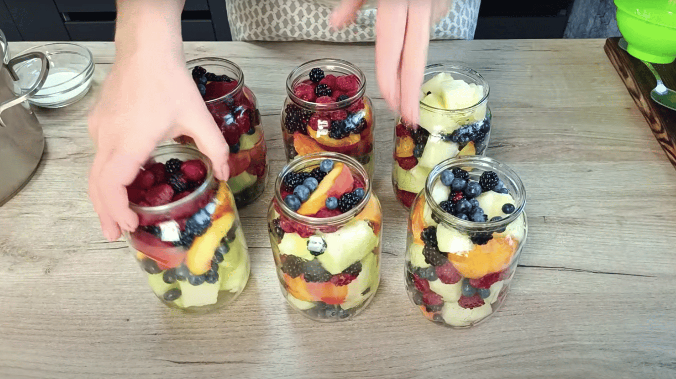 фрукти в желе на зиму