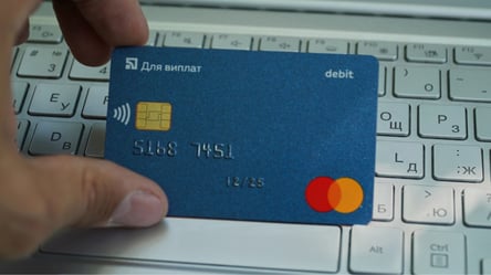 ПриватБанк відправлятиме картки "Новою поштою": скільки коштує послуга - 285x160