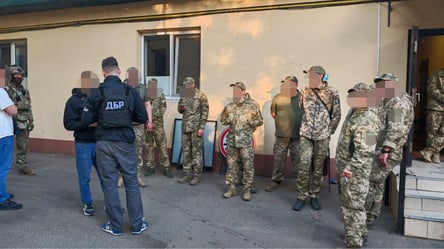 Катування у ТЦК на Одещині: затримали дев’ятьох осіб - 290x166
