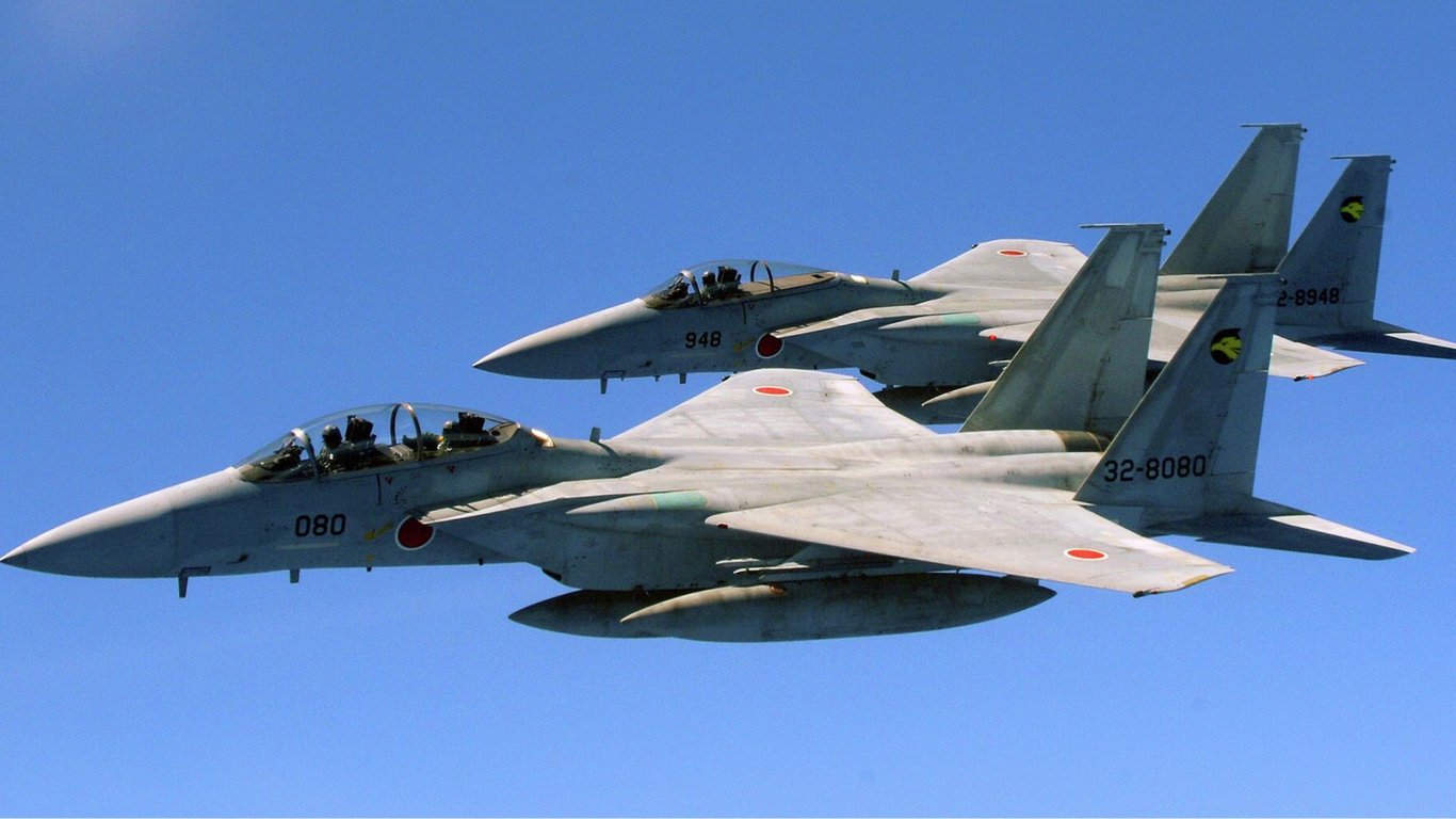 Японія підняла літаки назустріч російській авіації