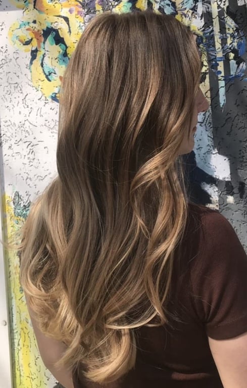 Як виглядати молодше — найкращі кольори волосся для жінок 50+ - фото 1