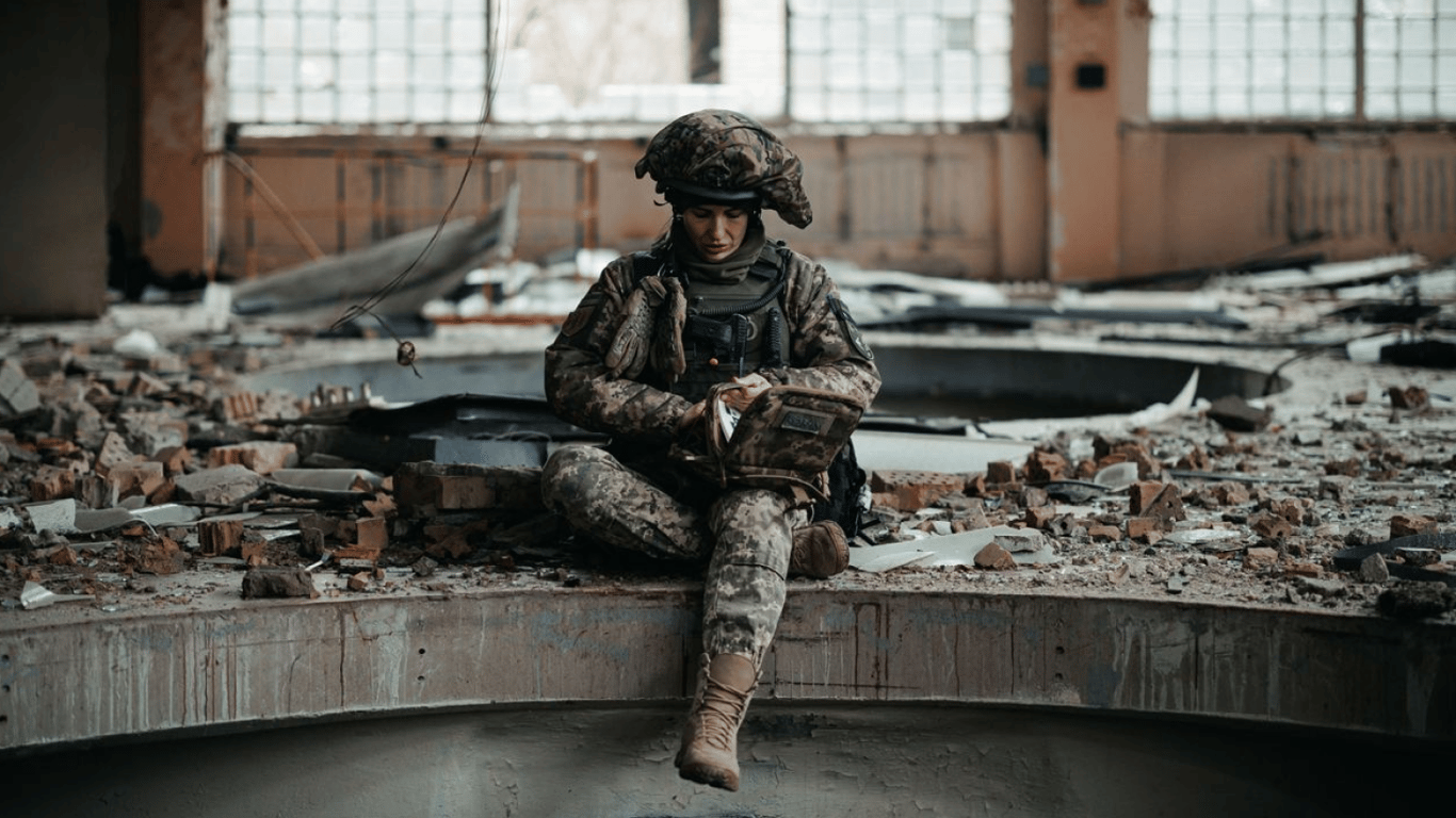 Ціни на військове спорядження для жінок в Україні — скільки коштує зібратись на фронт