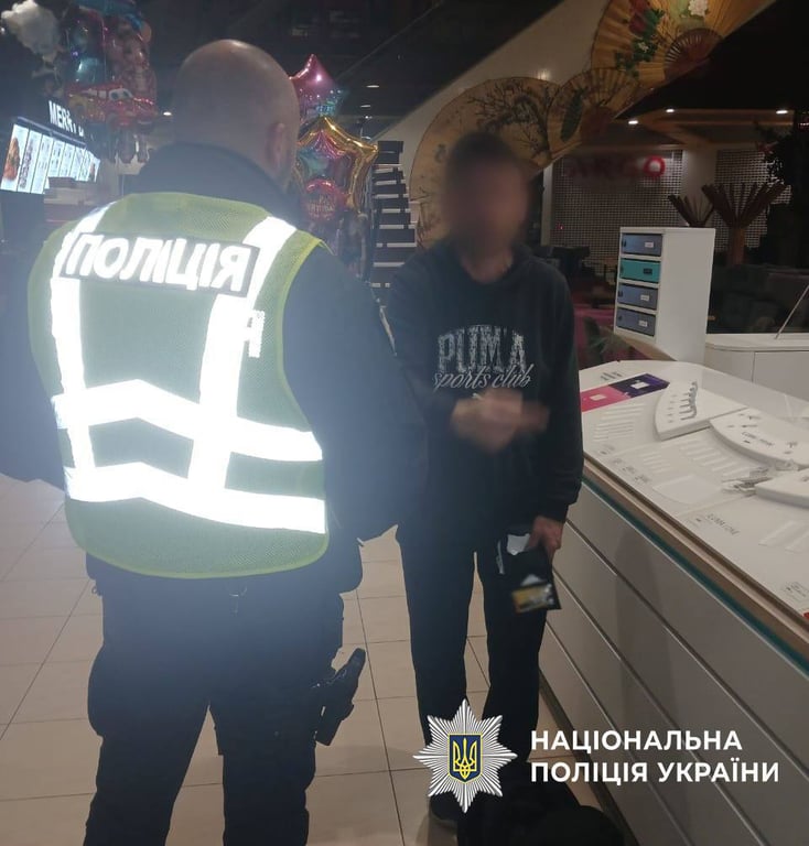 Взрыв в Киеве — мужчина принес гранату в ТЦ "DREAM yellow" - фото 2