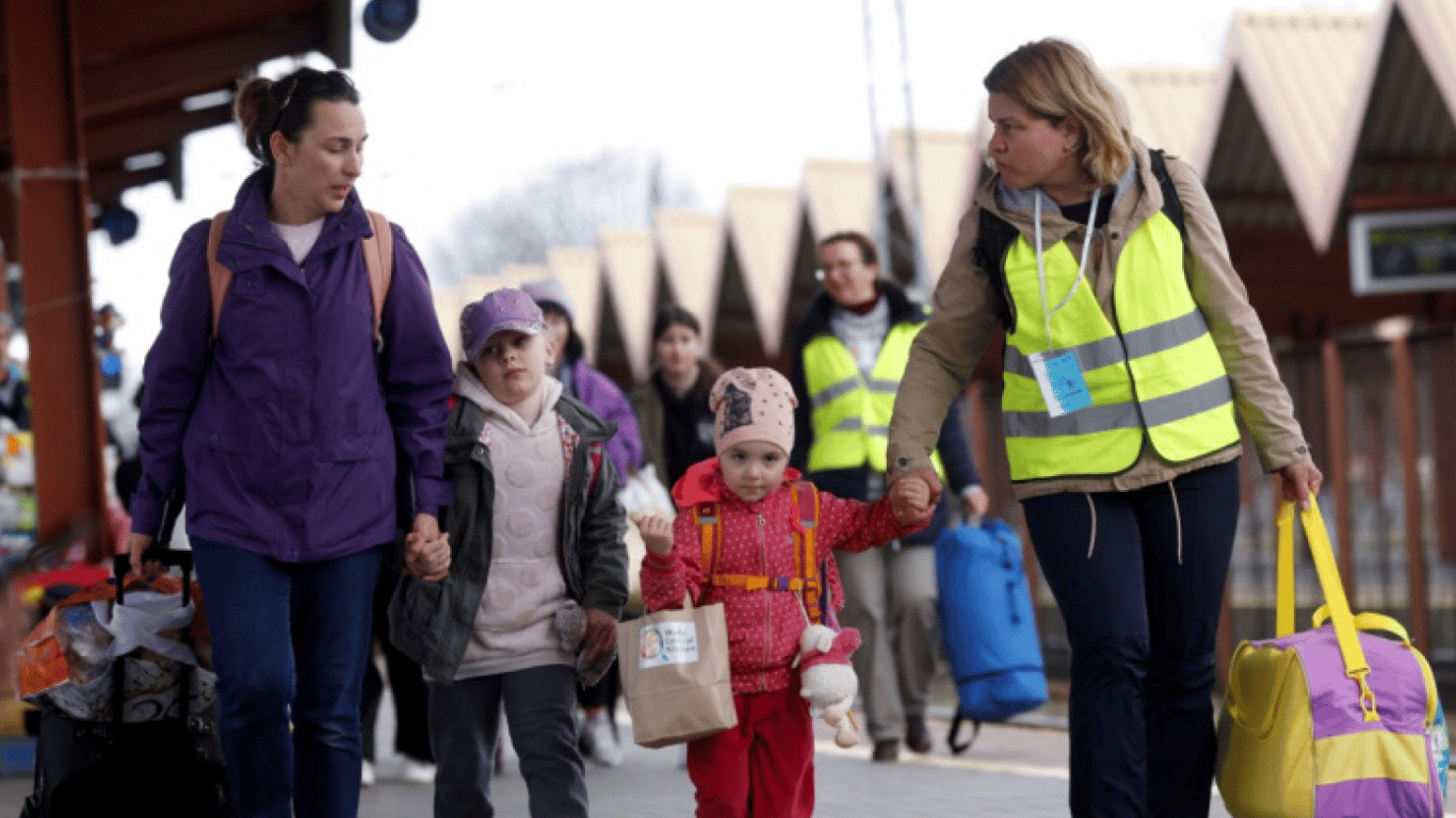 Швейцария будет платить украинским беженцам за возвращение домой: сколько можно получить