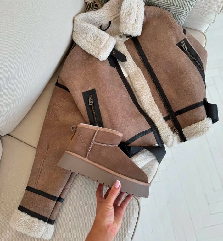 Под угги можно подобрать разную верхнюю одежду.