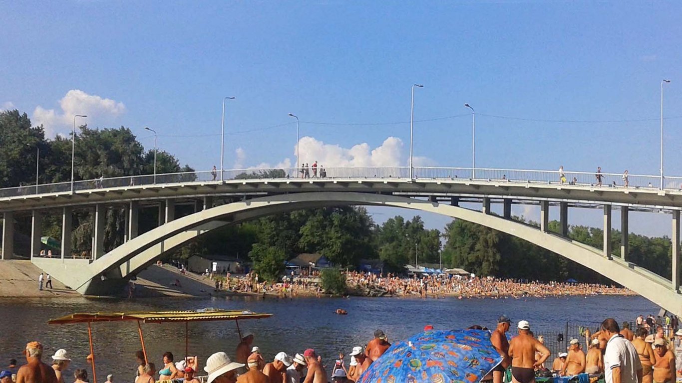 У Києві вирішили відремонтувати міст до Гідропарку за 4 млн грн, хоча був шанс зекономити: деталі