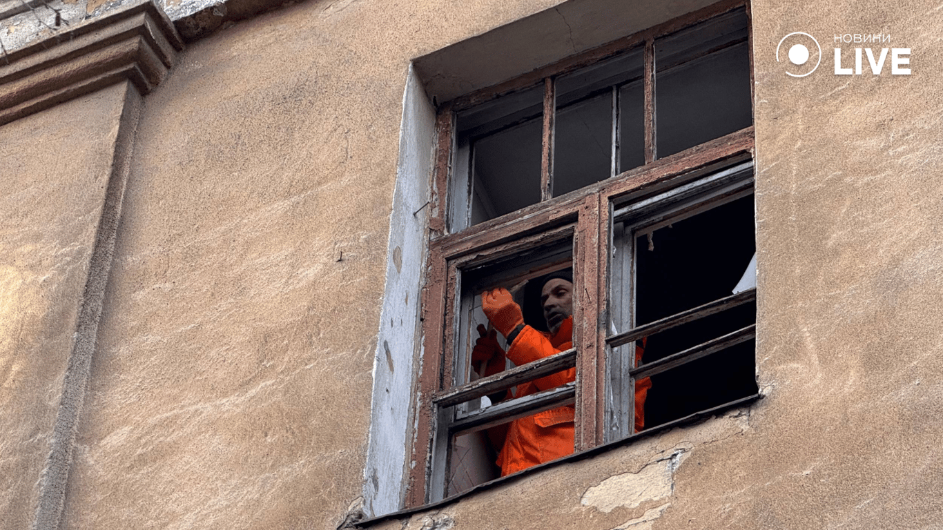 Наслідки атаки дронів РФ у житловому районі Одеси