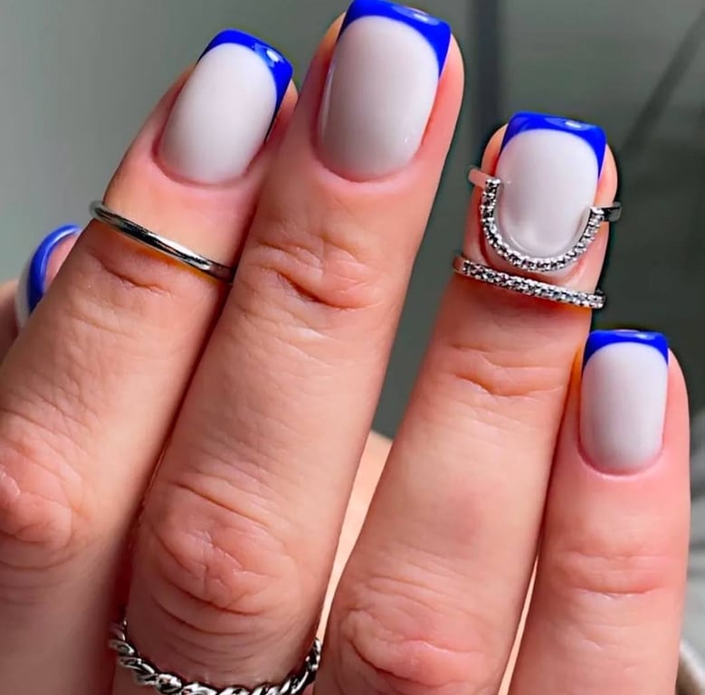 Кольоровий френч буде вдалим вибором для вечірки