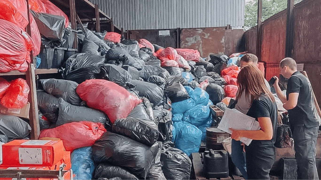 Могли спровокувати епідемію — у Києві та двох областях на складах зберігали небезпечні відходи