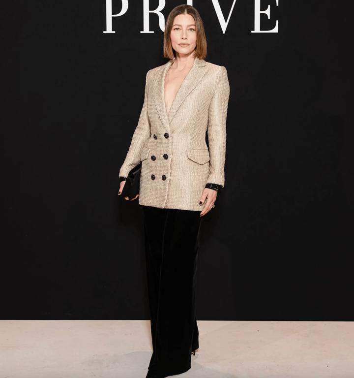 Джессіка Біл здивувала новою зачіскою