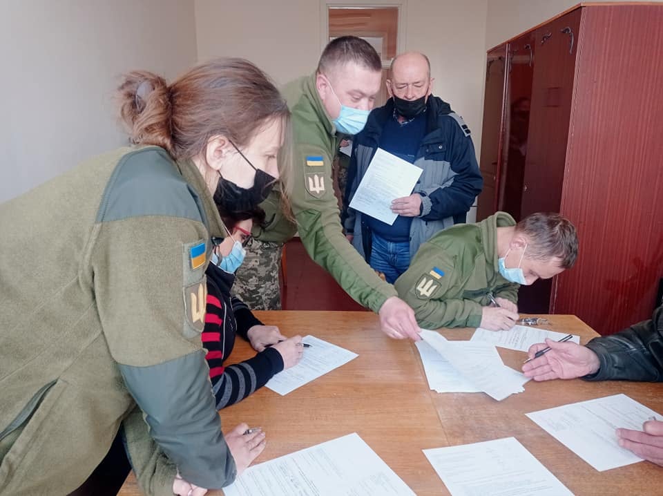 Бронювання працівника у розшуку — чи це можливо