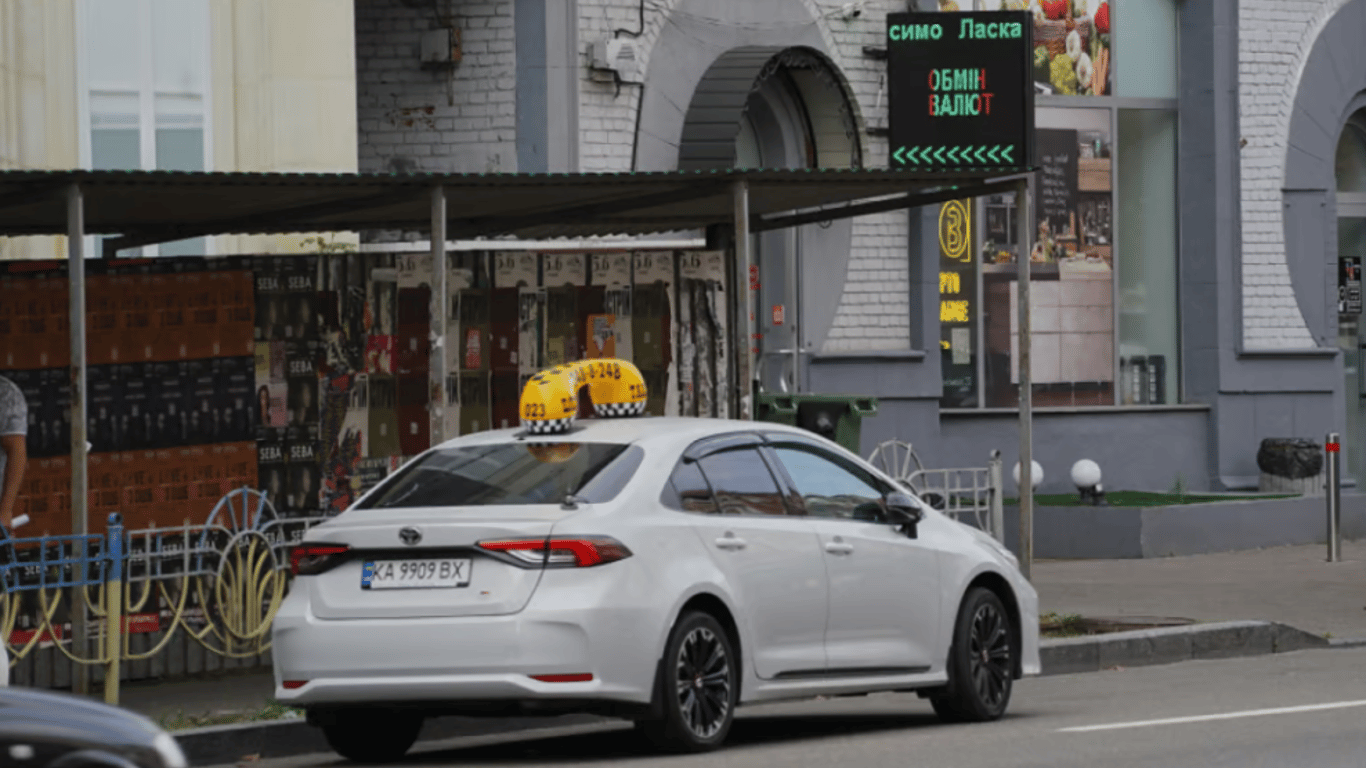 Як змінились ціни на таксі в Києві після ракетного обстрілу України