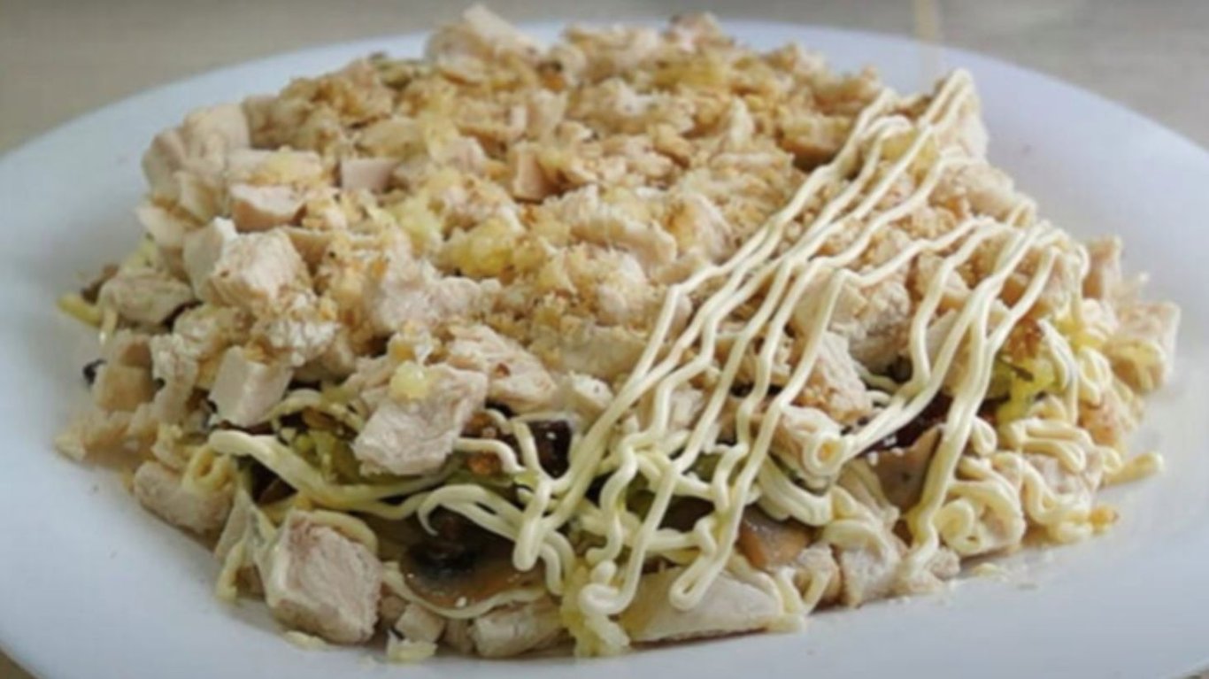 салат с курицей и огурцами