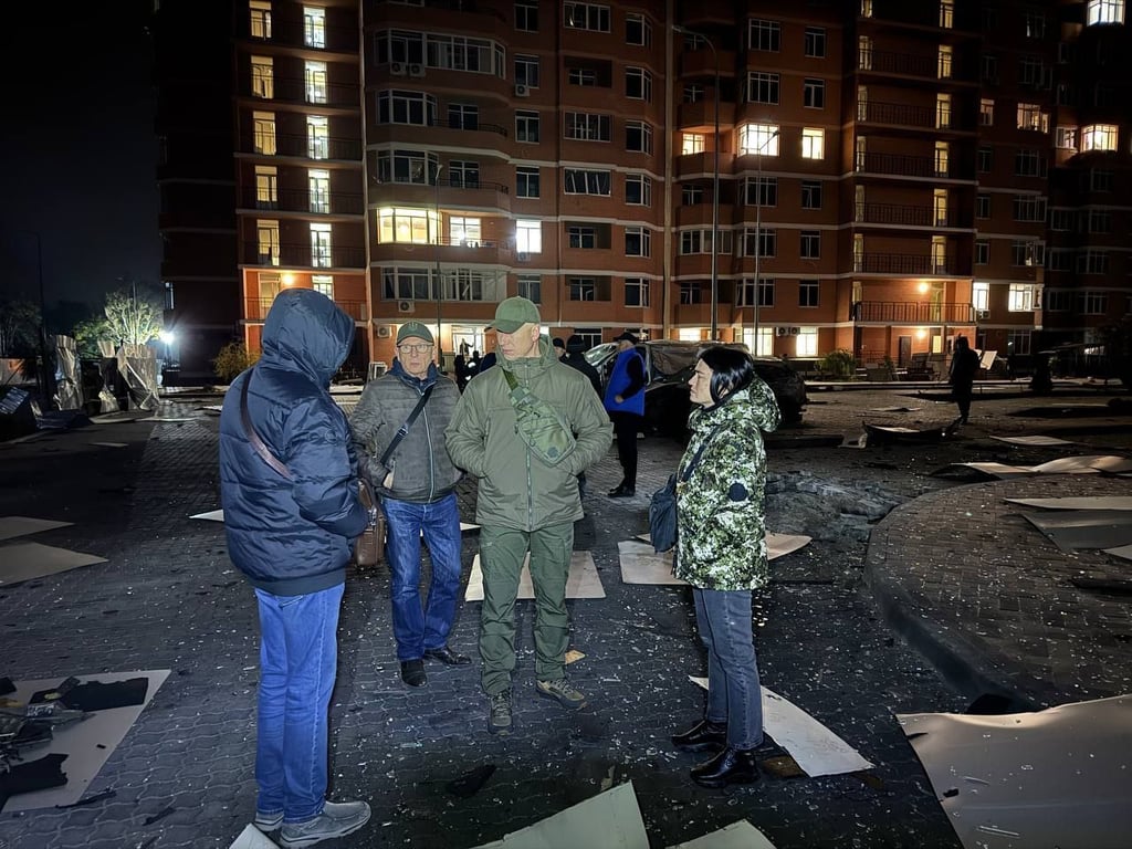 Нічна атака дронів на Одесу — пошкоджено будинки та авто - фото 1