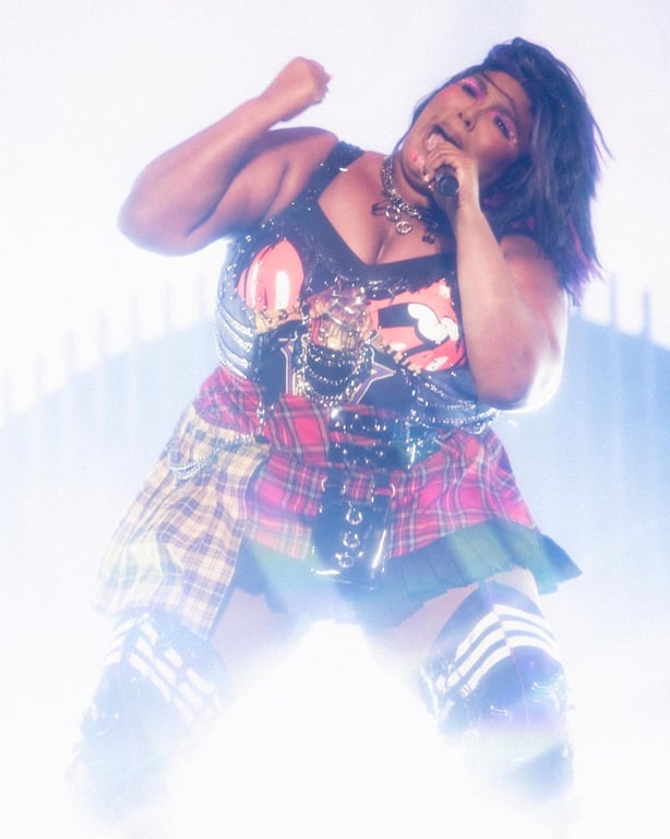 Скандальна Lizzo вперше прокоментувала звинувачення у домаганнях до своїх танцюристок - фото 1