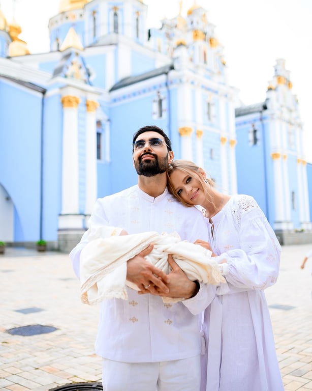 Співак Віталій Козловський з дружиною та сином. 