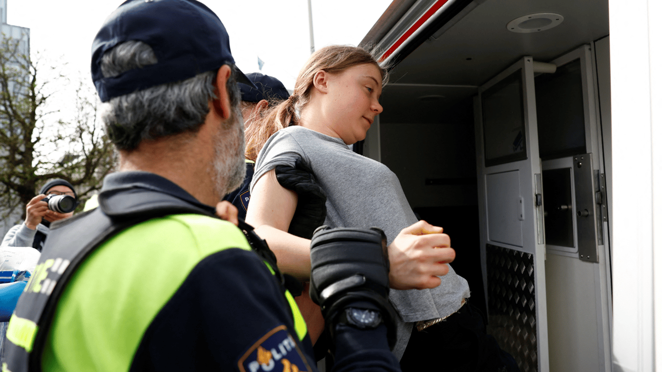 Активістку Грету Тунберг заарештувала поліція в Гаазі — що сталося