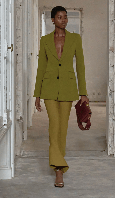 Pants of different colors are in fashion now