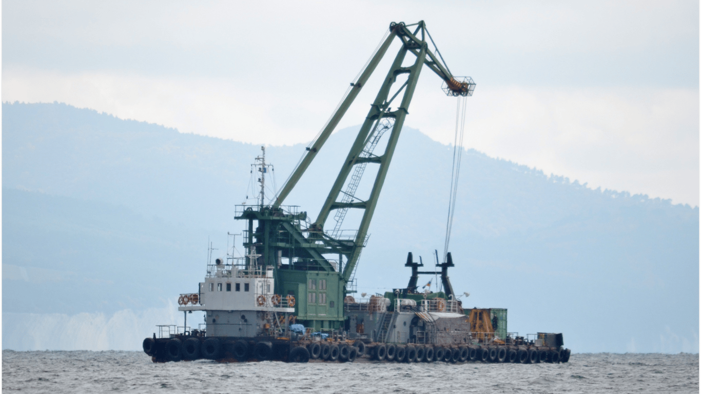 Плавучий кран России утонул в Черном море