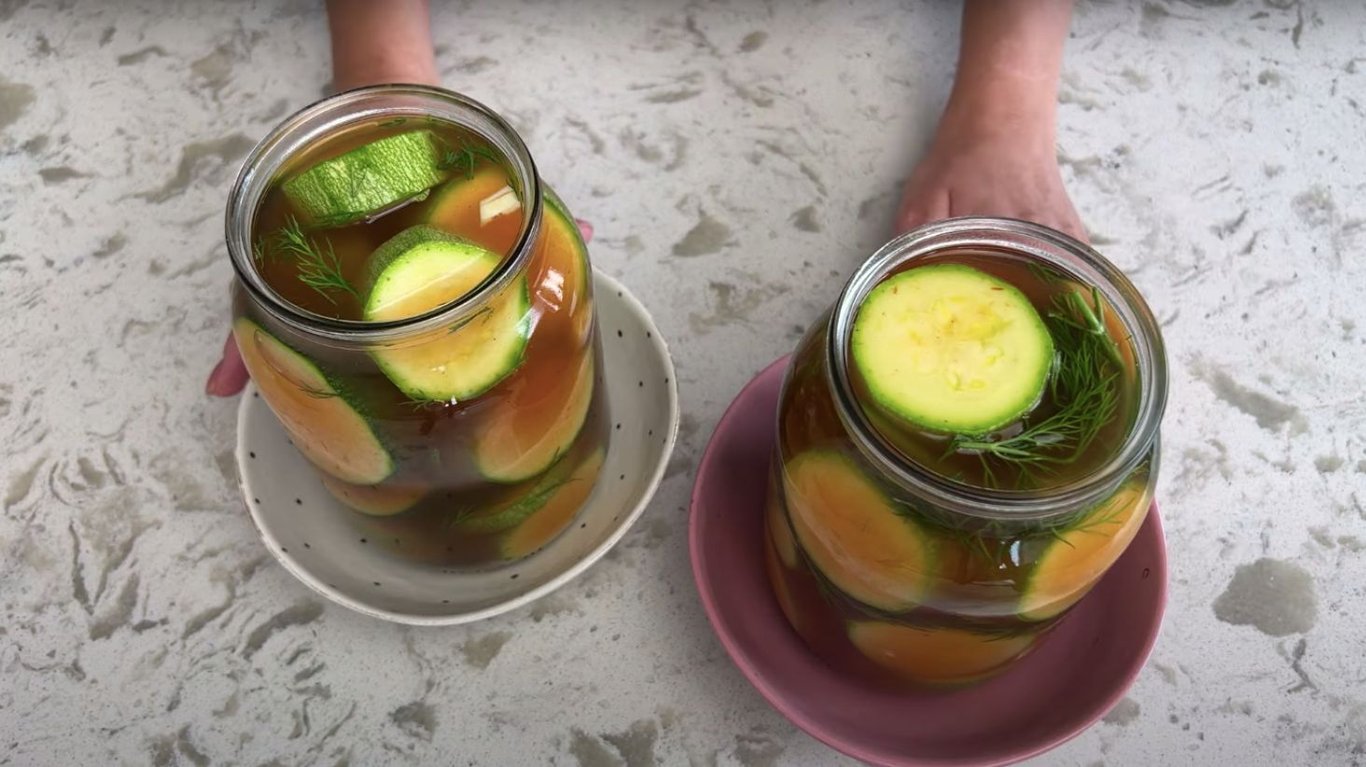 простий рецепт маринованих кабачків в кетчупі 