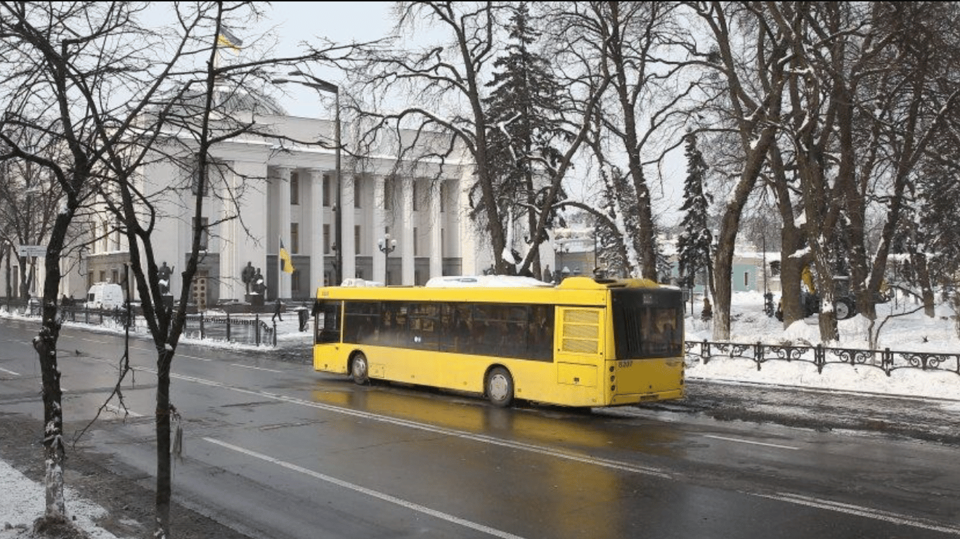 В Киеве закрыли метро — нужно ли платить за проезд в дублирующих автобусах