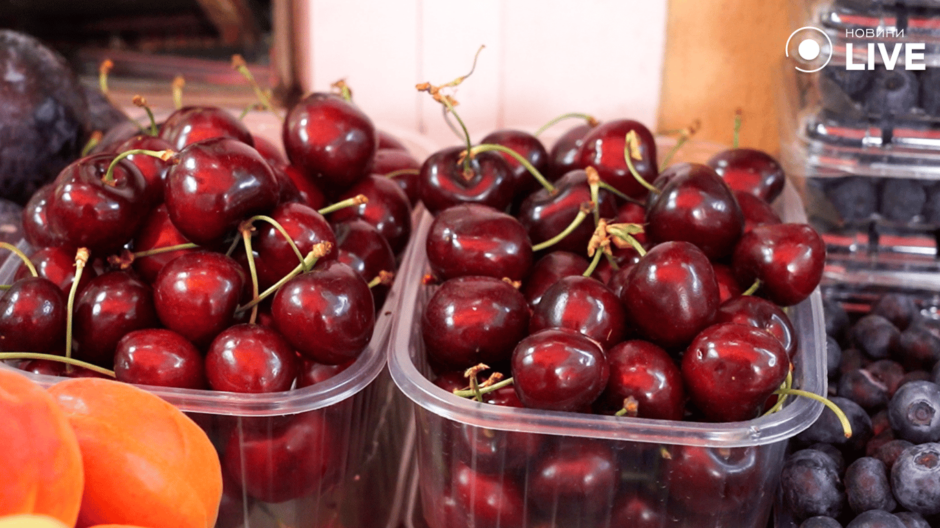 Черешня на прилавку