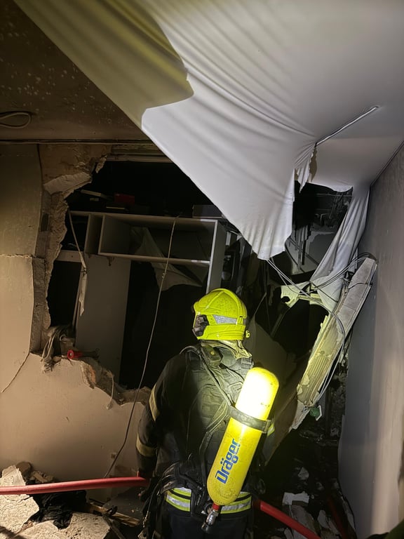 Троє поранених та дірка в будинку — деталі атаки на Одесу - фото 6