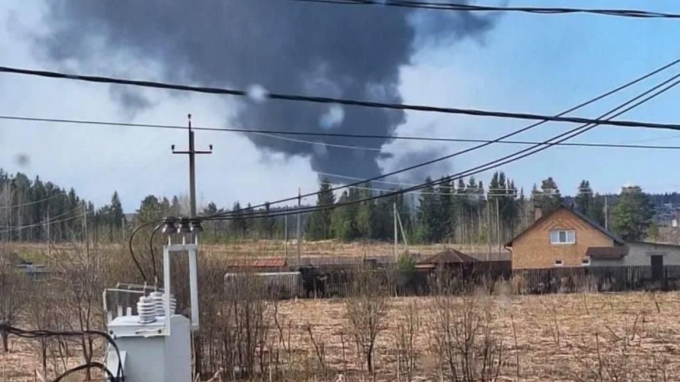 СБУ взорвала нефтяной хаб в Перми в 1500 км от границы