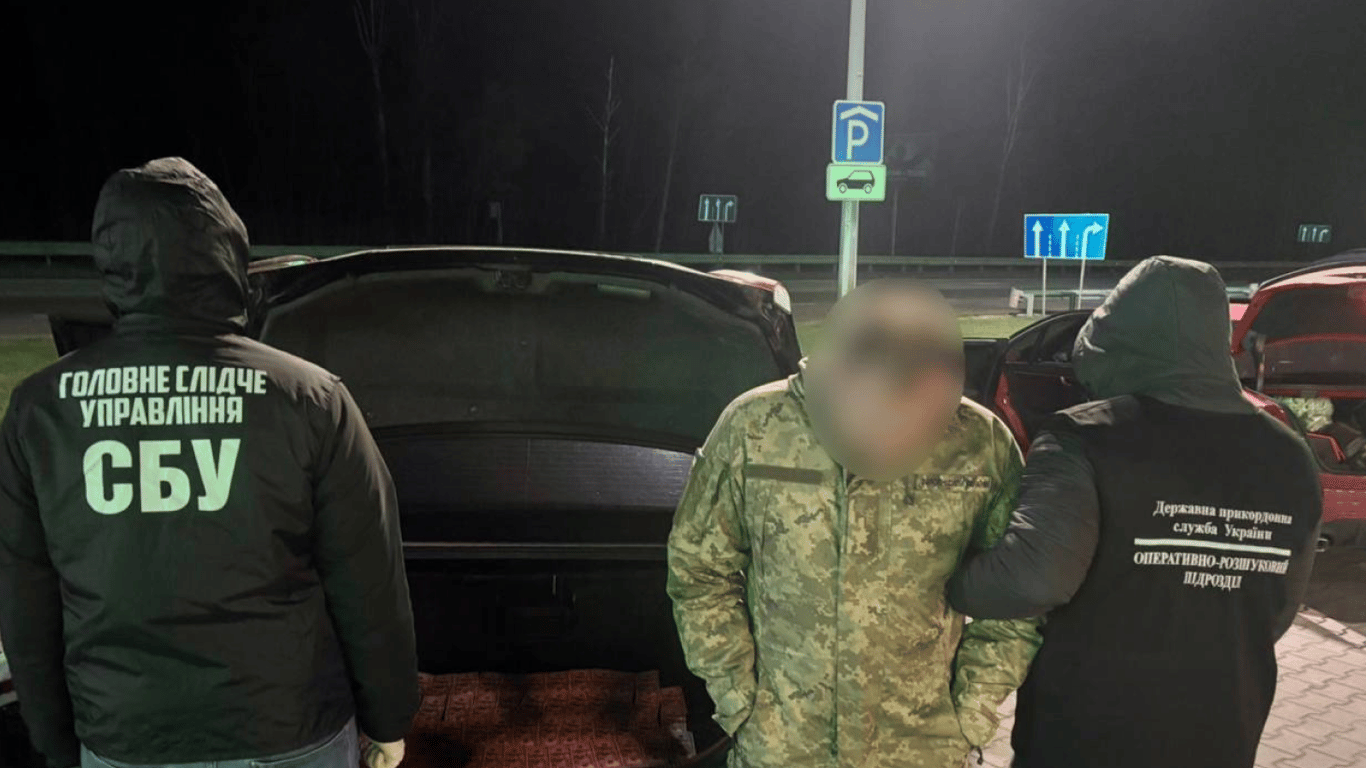 Депутат допомагав незаконно виїжджати за кордон за 8 000 доларів