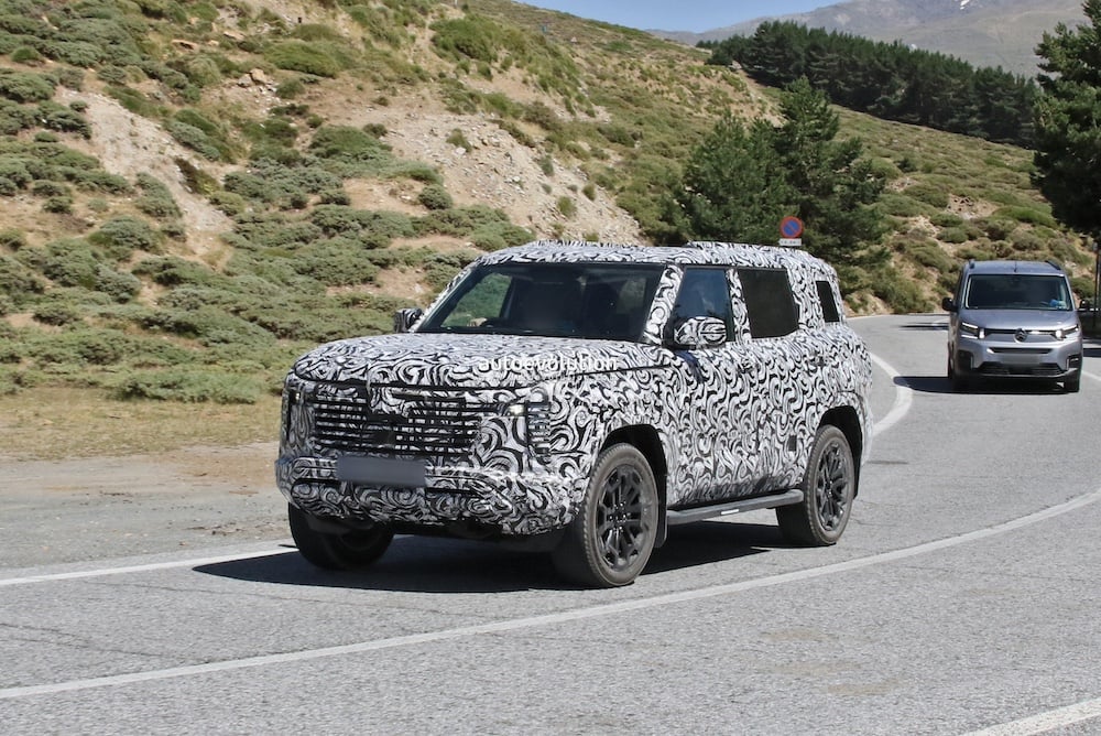 2026 Mitsubishi Pajero: шпигунське фото.