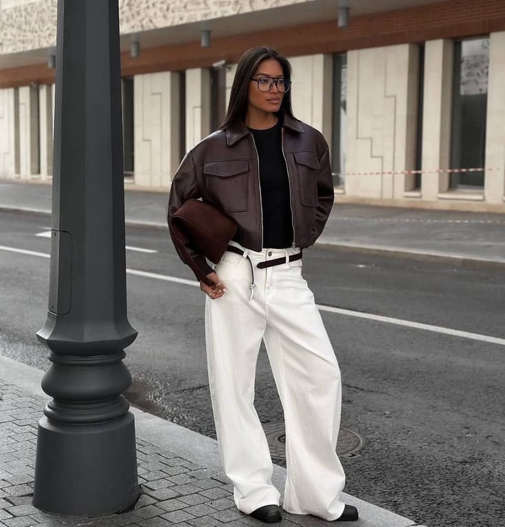 Шкіряна куртка чудово доповнює кожен образ