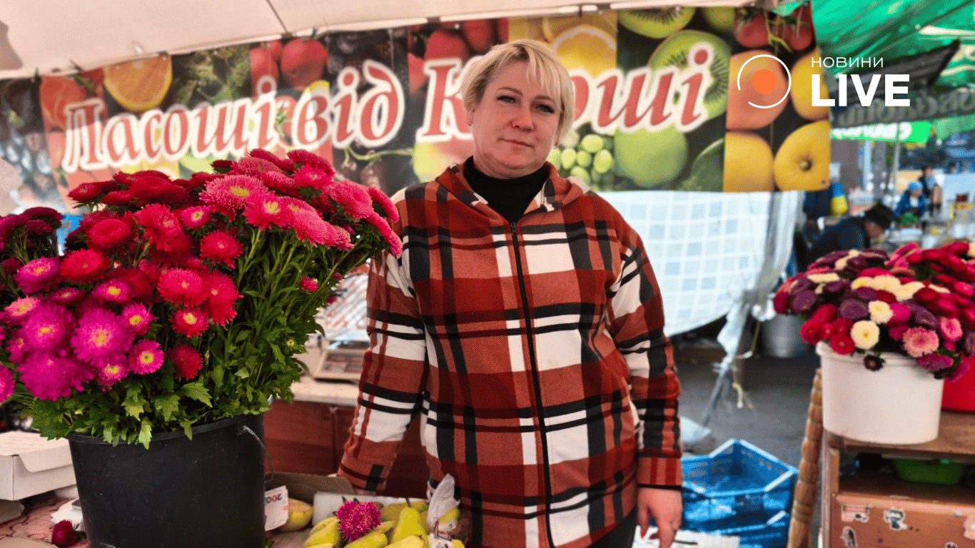 Продавчиня Оксана про ціни на фрукти. Фото: Новини.LIVE
