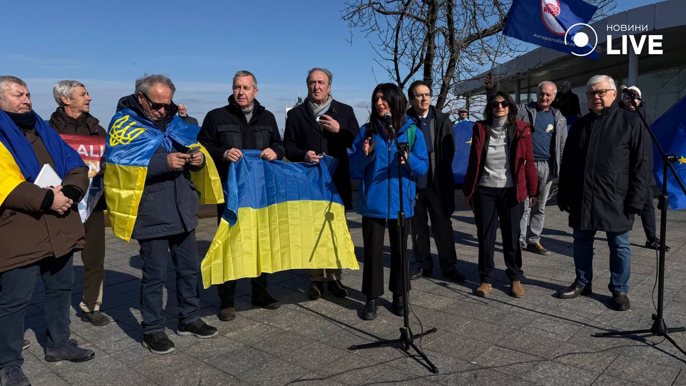 Розгортання прапора в Одесі
