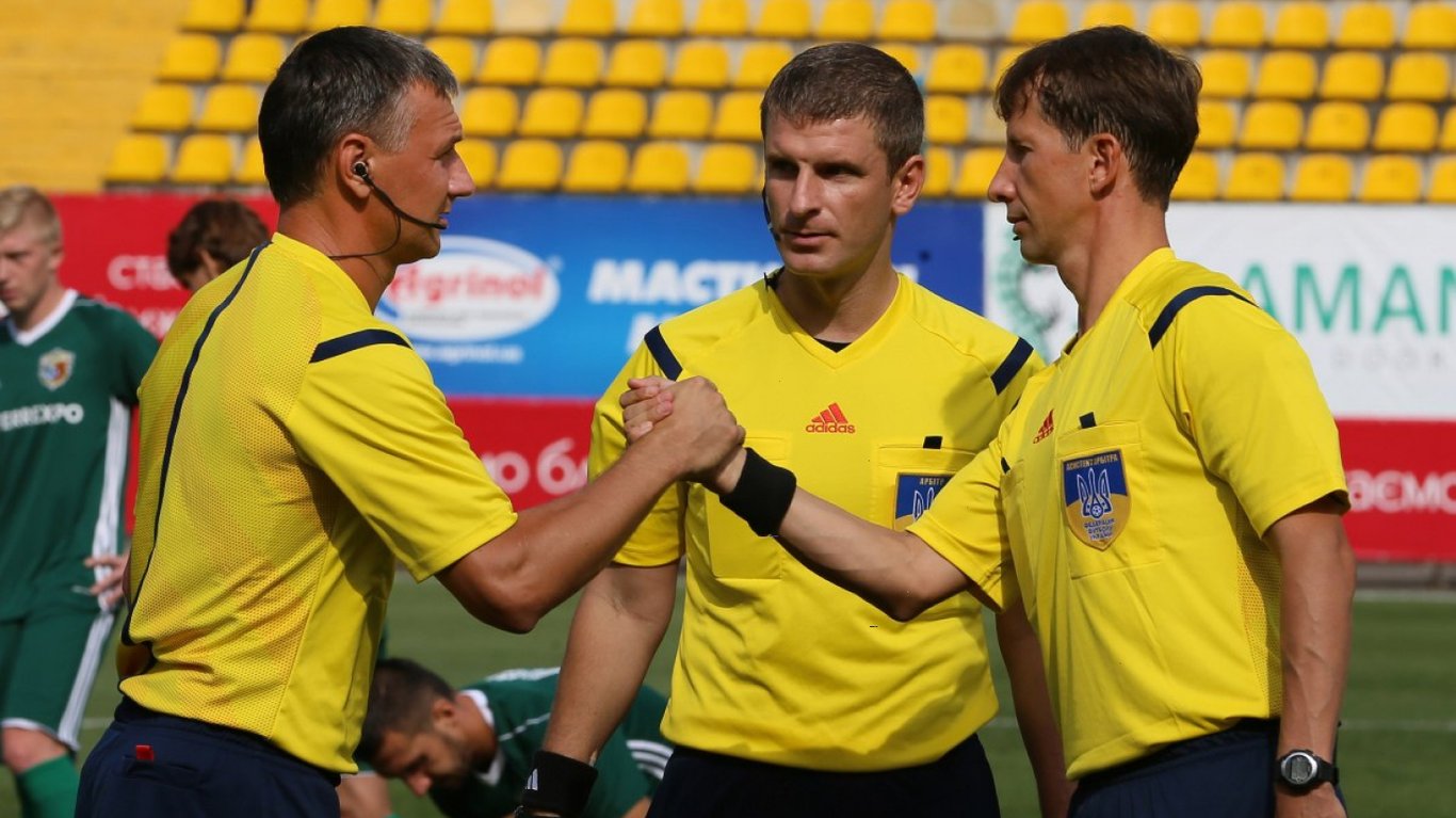 Футбольні судді