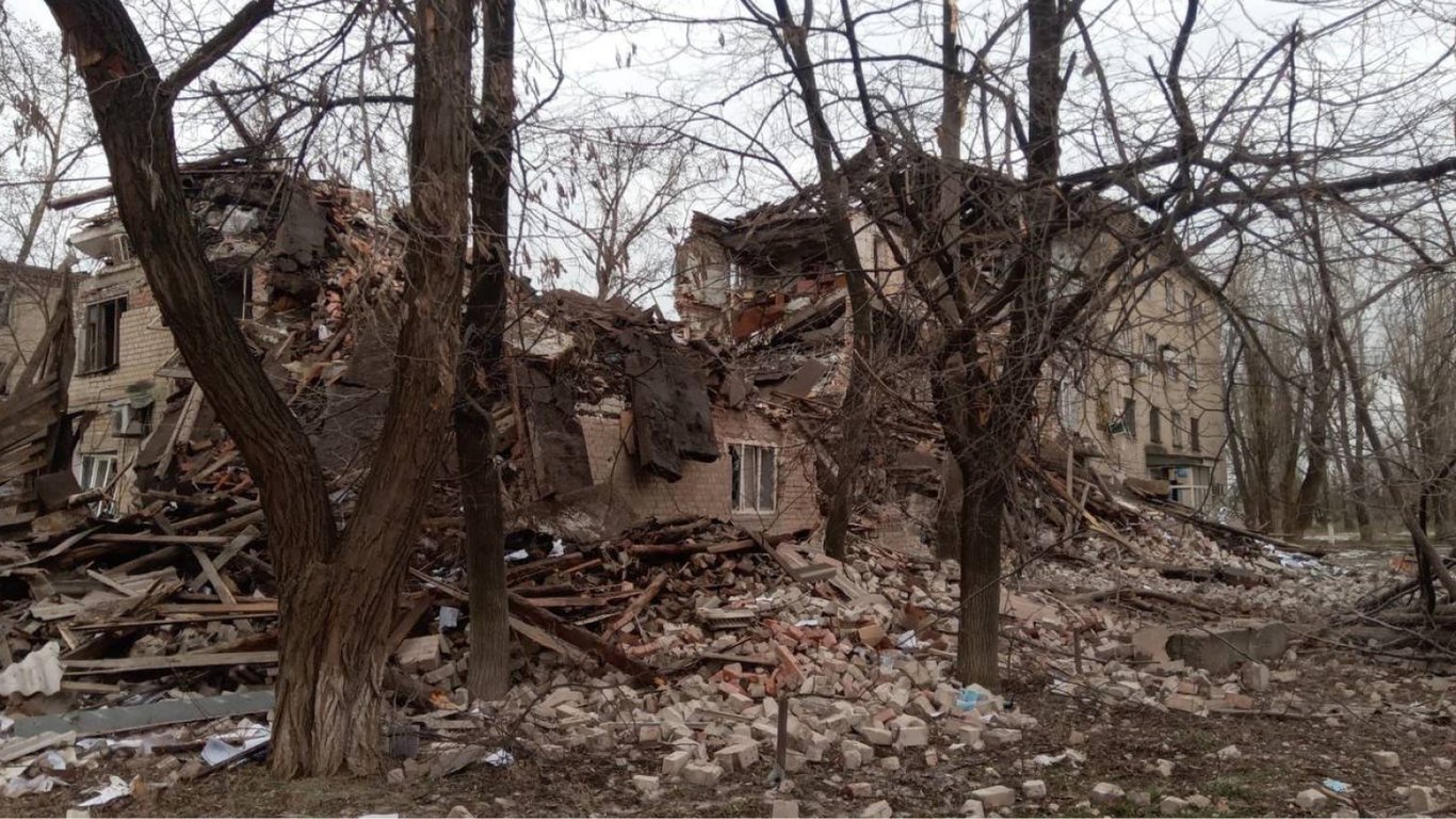 Окупанти ракетами атакували Авдіївку: пошкоджено будівлі