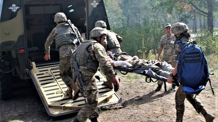 В ВСУ показали впечатляющее видео, как спасают раненого бойца под Бахмутом - 285x160