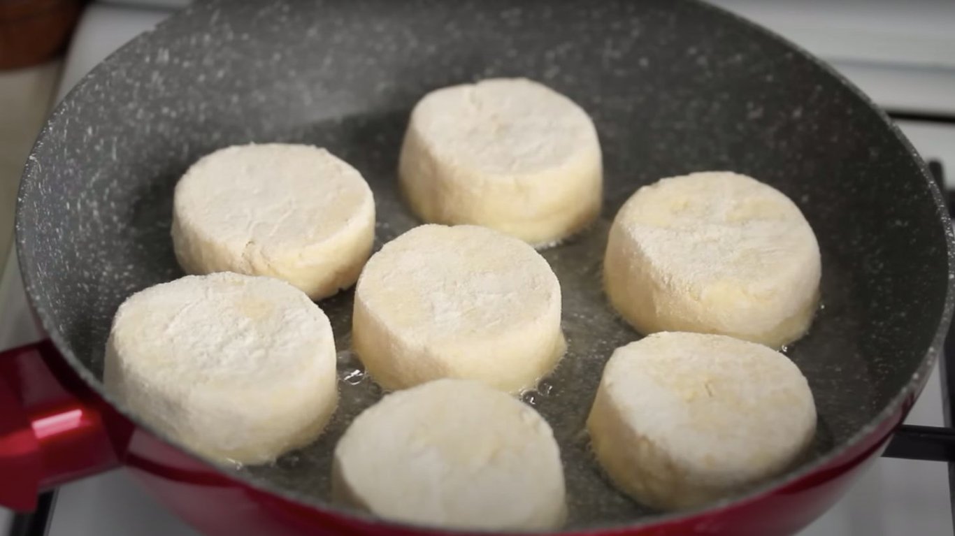 простий рецепт сирників з манкою 