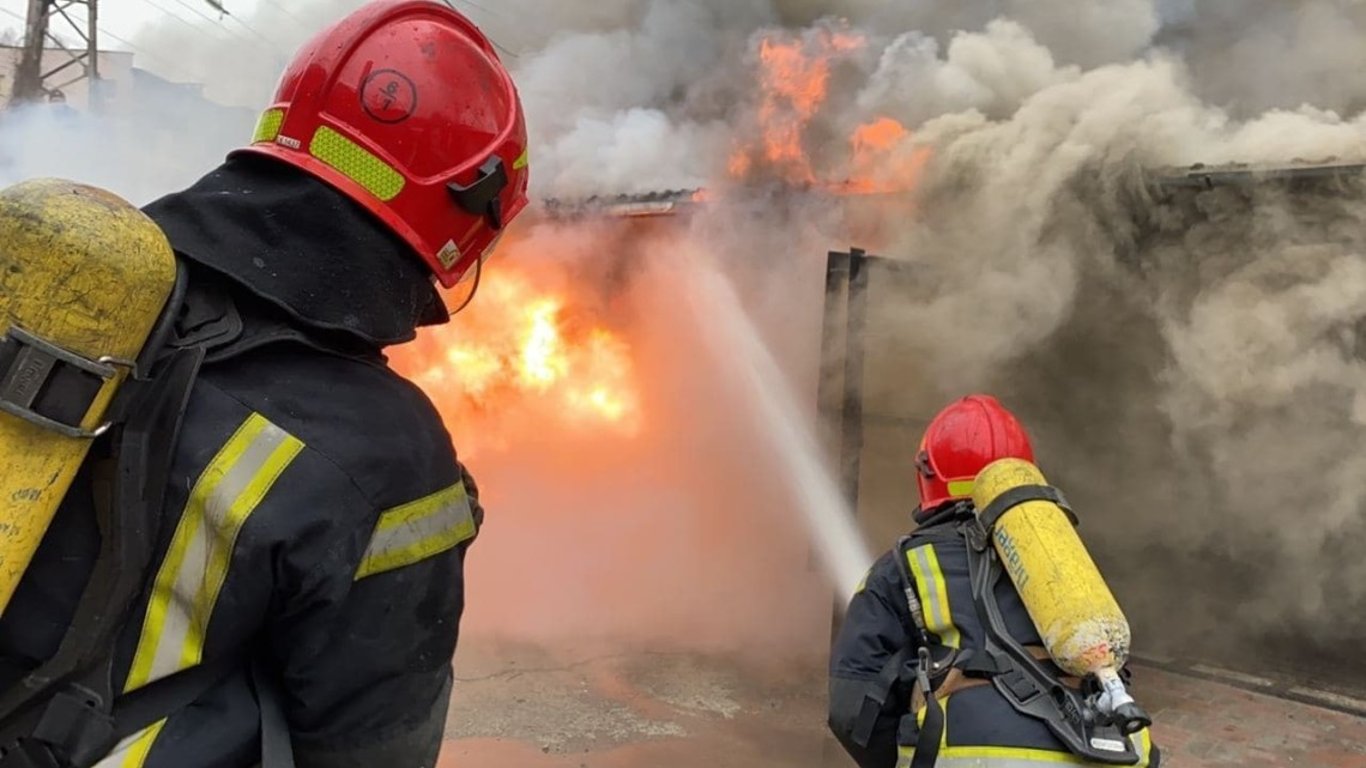 На Одещині горів будинок: є постраждалий