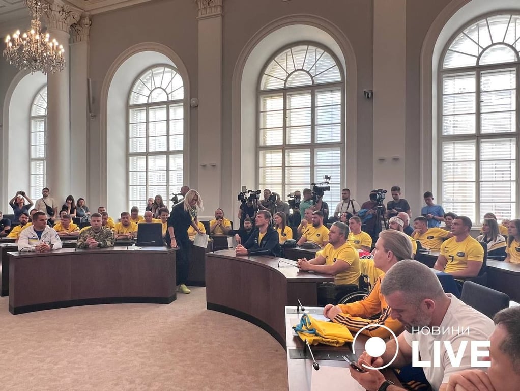 Учасники "Ігор нескорених" в сесійній залі. Фото: Новини. LIVE