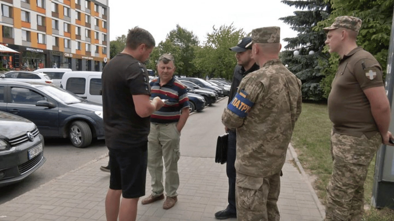 Группа оповещения ТЦК не имеет права требовать справки с мокрой печатью
